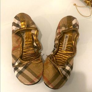 NEW Burberry folding gold ballet flats WITH CASE
